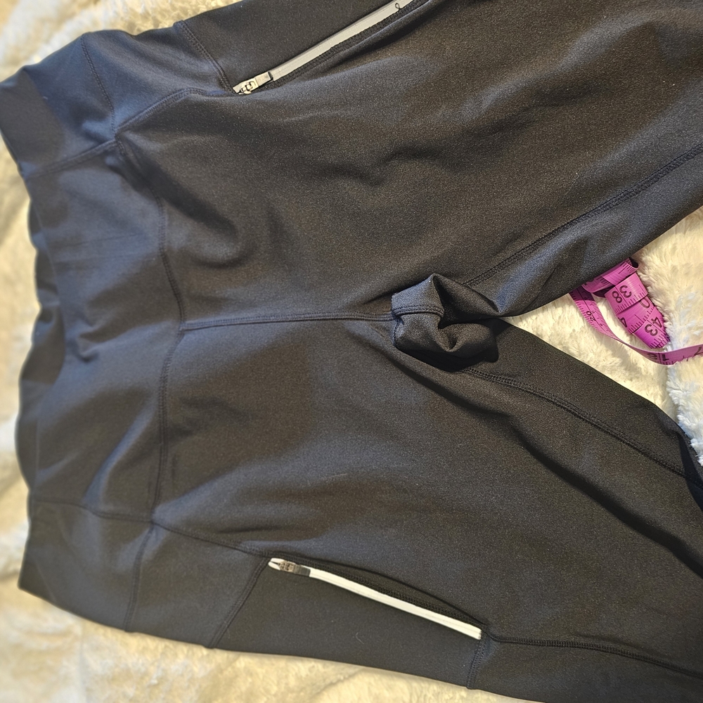 Black Athletic Leggings with Zipper Pockets